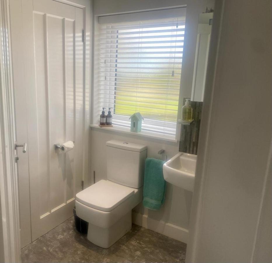 2 Bedroom Cottage Sleeps 4, With Pool Use, 森嫩 外观 照片