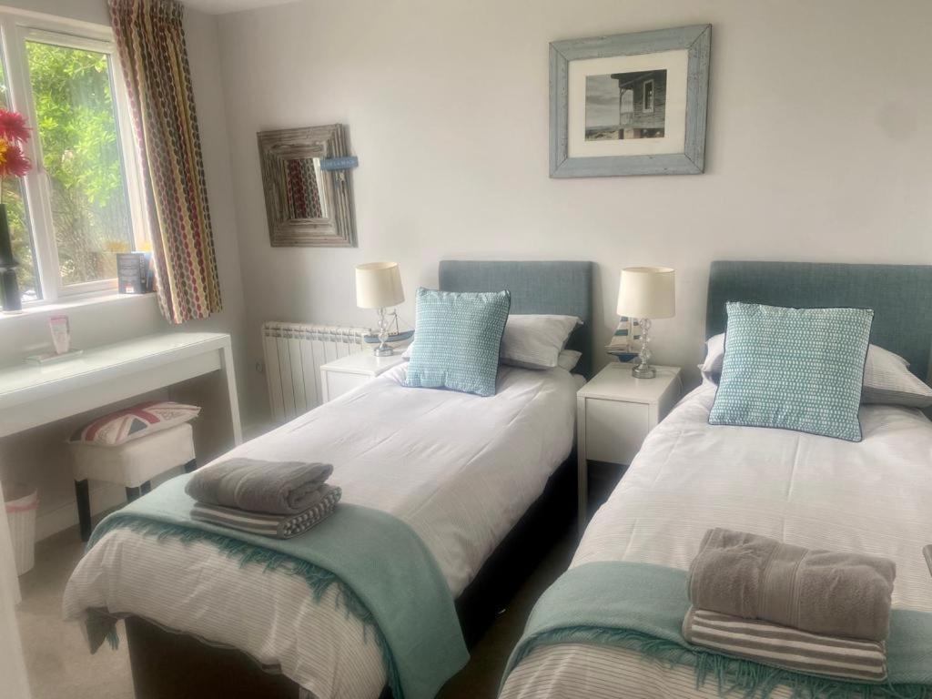 2 Bedroom Cottage Sleeps 4, With Pool Use, 森嫩 外观 照片