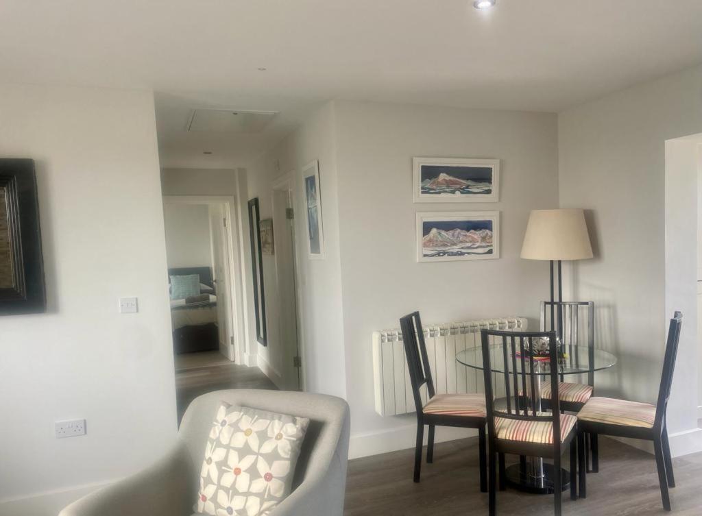 2 Bedroom Cottage Sleeps 4, With Pool Use, 森嫩 外观 照片