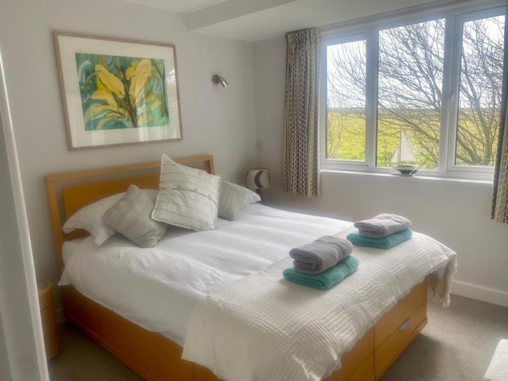2 Bedroom Cottage Sleeps 4, With Pool Use, 森嫩 外观 照片