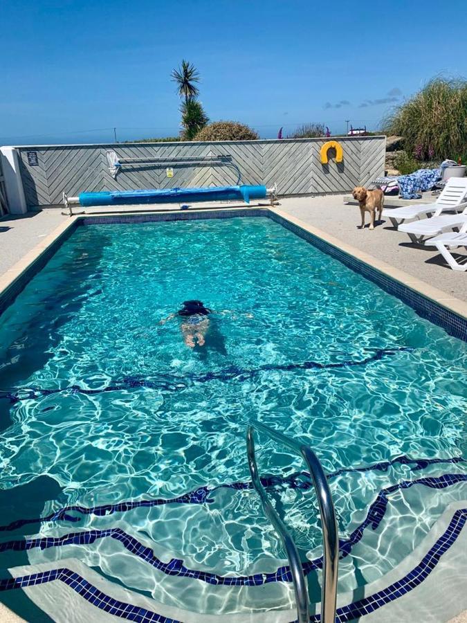 2 Bedroom Cottage Sleeps 4, With Pool Use, 森嫩 外观 照片